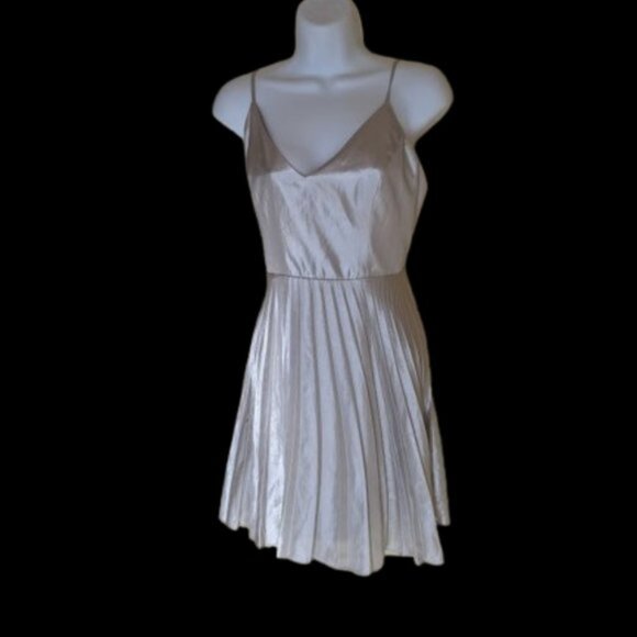 MARCIANO Mettalic Silver Satin Dress Size 8 NEW NWT - Picture 2 of 5